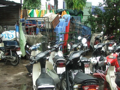 Bãi xe bệnh viện tự do “hành” khách - 2 Bãi xe bệnh viện tự do “hành” khách - 2