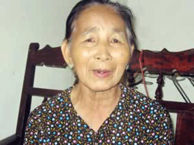 Cụ bà 73 tuổi tham gia bắt cướp - 1 Cụ bà 73 tuổi tham gia bắt cướp - 1