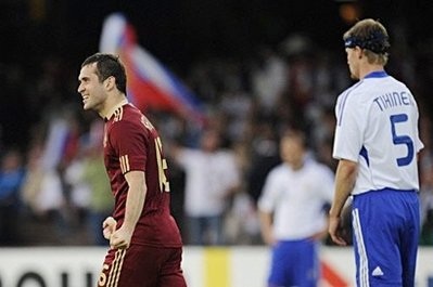 "Sư tử Anh" và "Gấu Nga" cùng thắng tưng bừng - 4 "Sư tử Anh" và "Gấu Nga" cùng thắng tưng bừng - 4