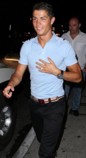 Ronaldo đã ở đâu khi Real thương lượng cùng MU - 5