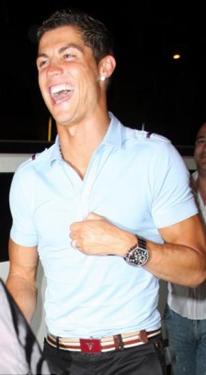 Ronaldo đã ở đâu khi Real thương lượng cùng MU - 4