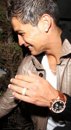 Ronaldo đã ở đâu khi Real thương lượng cùng MU - 2