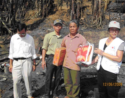 Hỏa hoạn thiêu rụi 11 ngôi nhà, 7 người bị thương - 4 Hỏa hoạn thiêu rụi 11 ngôi nhà, 7 người bị thương - 4