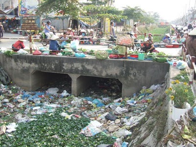 “Bom” nilon tấn công thành thị - 1 “Bom” nilon tấn công thành thị - 1