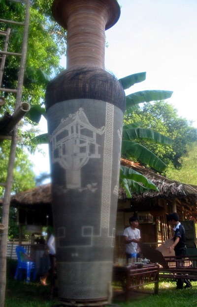 Trưng bày quạt giấy và bình mây khổng lồ - 2