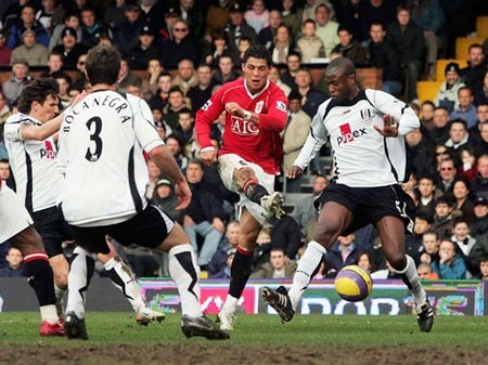 Khoảnh khắc trầm bổng Ronaldo tại Quỷ đỏ MU - 8