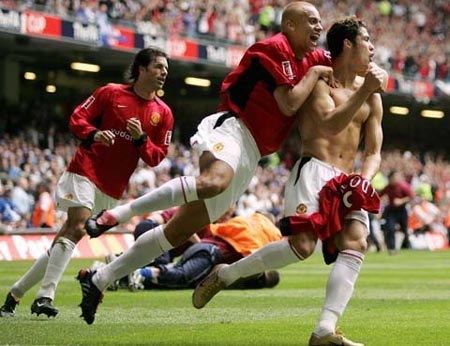 Khoảnh khắc trầm bổng Ronaldo tại Quỷ đỏ MU - 4