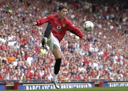 Khoảnh khắc trầm bổng Ronaldo tại Quỷ đỏ MU - 2
