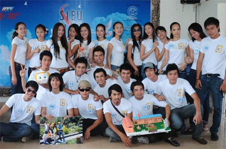 Thí sinh Siêu mẫu làm một học viên rơi lệ... - 1 Thí sinh Siêu mẫu làm một học viên rơi lệ... - 1