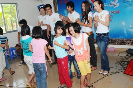 Thí sinh Siêu mẫu làm một học viên rơi lệ... - 3 Thí sinh Siêu mẫu làm một học viên rơi lệ... - 3