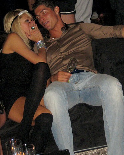 Paris Hilton “quấn” lấy Cristiano Ronaldo - 2 Paris Hilton “quấn” lấy Cristiano Ronaldo - 2