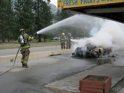 Một chiếc Ferrari Enzo cháy thành than - 5