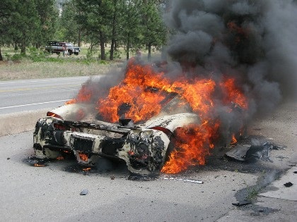 Một chiếc Ferrari Enzo cháy thành than - 2