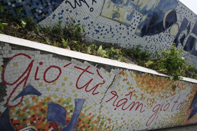 Ngắm kiệt tác gốm sứ trên đê sông Hồng - 8