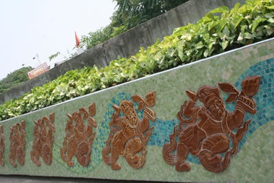 Ngắm kiệt tác gốm sứ trên đê sông Hồng - 17