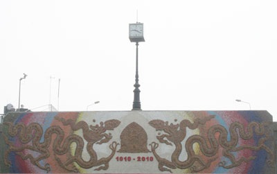 Ngắm kiệt tác gốm sứ trên đê sông Hồng - 1