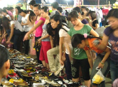 Dạo chợ đêm sinh viên  - 1 Dạo chợ đêm sinh viên  - 1