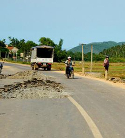 Quốc lộ chưa xong đã… hỏng - 1