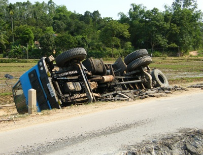 Quốc lộ chưa xong đã… hỏng - 6