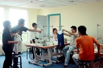 Gặp gỡ với đại diện Tập đoàn Giáo dục Raffles - 1 Gặp gỡ với đại diện Tập đoàn Giáo dục Raffles - 1