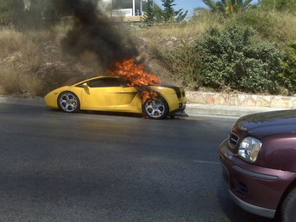 Cháy “bò vàng” Lamborghini Gallardo - 1 Cháy “bò vàng” Lamborghini Gallardo - 1