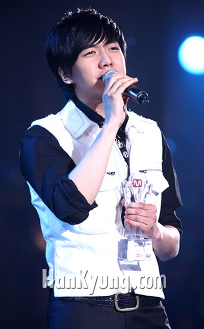 Nhiều người muốn được giống “rể út” Lee Seung Gi - 6 Nhiều người muốn được giống “rể út” Lee Seung Gi - 6