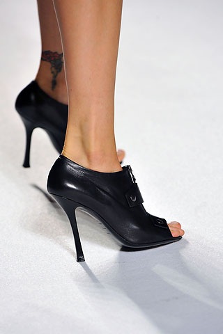 BST giày dép của Narciso Rodriguez và Yves Saint Laurent - 23 BST giày dép của Narciso Rodriguez và Yves Saint Laurent - 23