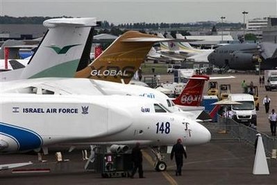 Chùm ảnh: Các phi cơ tối tân hội tụ trong triển lãm hàng không Pháp - 3