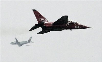 Chùm ảnh: Các phi cơ tối tân hội tụ trong triển lãm hàng không Pháp - 12