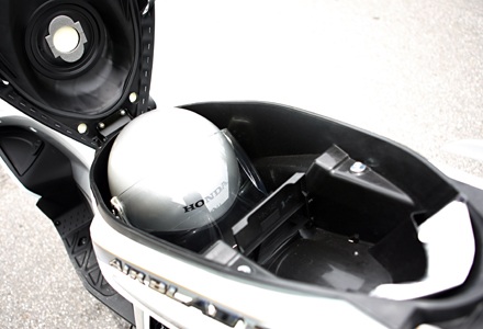 Air Blade FI - Nhiều cải tiến - 16