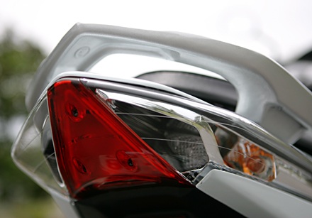 Air Blade FI - Nhiều cải tiến - 18