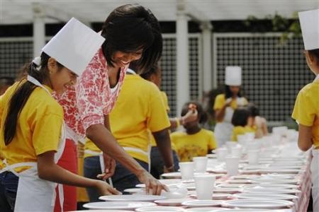 Chùm ảnh: Đệ nhất phu nhân Mỹ thu hoạch “vụ mùa” đầu tiên ở Nhà Trắng - 10