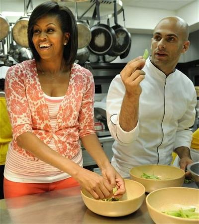 Chùm ảnh: Đệ nhất phu nhân Mỹ thu hoạch “vụ mùa” đầu tiên ở Nhà Trắng - 9