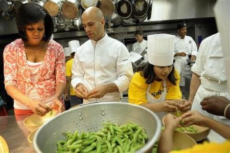 Chùm ảnh: Đệ nhất phu nhân Mỹ thu hoạch “vụ mùa” đầu tiên ở Nhà Trắng - 8