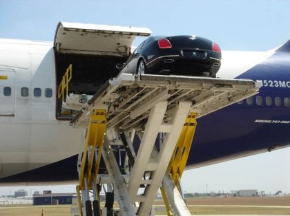 Quy trình đưa một chiếc Bentley lên máy bay - 12