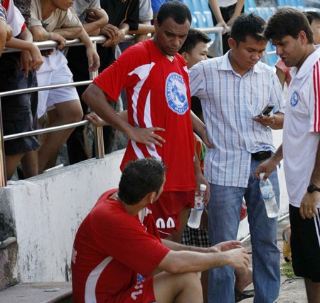 Denilson “tái xuất”, nhưng cơ hội ra sân vẫn còn bỏ ngỏ - 2