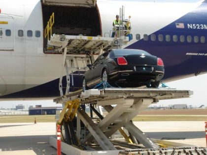 Quy trình đưa một chiếc Bentley lên máy bay - 11