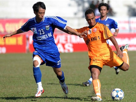 B. Bình Dương nhọc nhằn vượt qua QK4  - 2