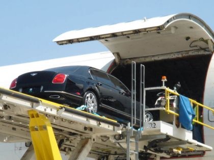 Quy trình đưa một chiếc Bentley lên máy bay - 13
