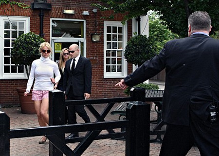 Britney: Đến Manchester nhưng nói lời chào… London - 3 Britney: Đến Manchester nhưng nói lời chào… London - 3