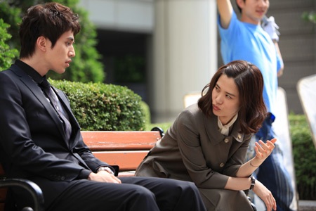 Hai người đẹp “đọ” sắc trong buổi họp báo - 33