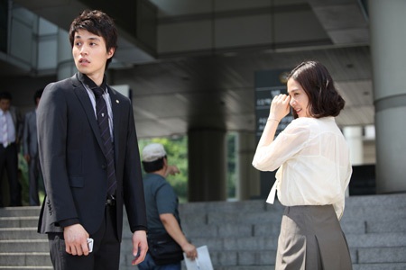 Hai người đẹp “đọ” sắc trong buổi họp báo - 35