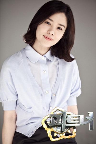 Hai người đẹp “đọ” sắc trong buổi họp báo - 26