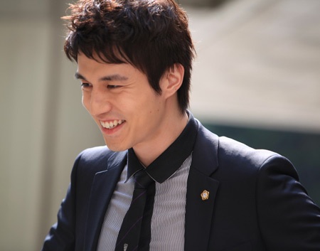 Hai người đẹp “đọ” sắc trong buổi họp báo - 28