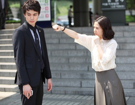 Hai người đẹp “đọ” sắc trong buổi họp báo - 30