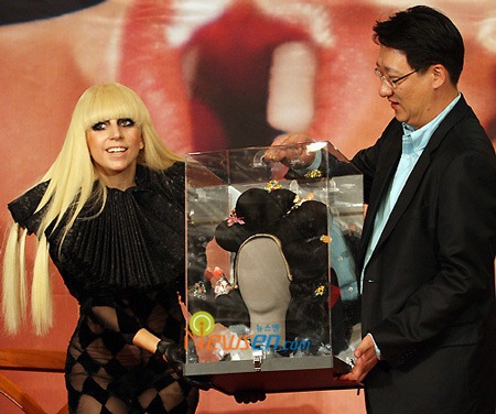 Khán giả trẻ Hàn Quốc “phát cuồng” vì Lady GaGa - 3 Khán giả trẻ Hàn Quốc “phát cuồng” vì Lady GaGa - 3