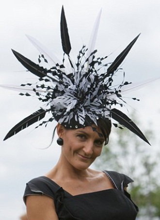 Những chiếc mũ ấn tượng trong ngày hội Royal Ascot - 30 Những chiếc mũ ấn tượng trong ngày hội Royal Ascot - 30