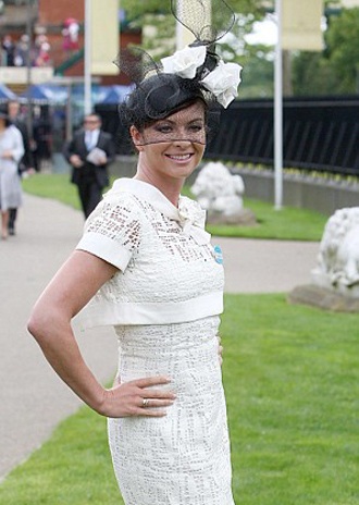 Những chiếc mũ ấn tượng trong ngày hội Royal Ascot - 22 Những chiếc mũ ấn tượng trong ngày hội Royal Ascot - 22