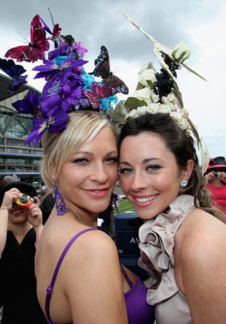 Những chiếc mũ ấn tượng trong ngày hội Royal Ascot - 32 Những chiếc mũ ấn tượng trong ngày hội Royal Ascot - 32