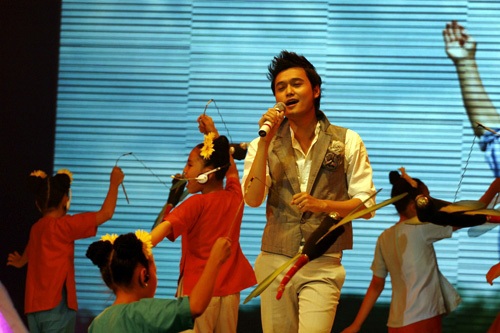 Hồng Nhung vẫn là “bông hoa hồng nhỏ” - 13 Hồng Nhung vẫn là “bông hoa hồng nhỏ” - 13